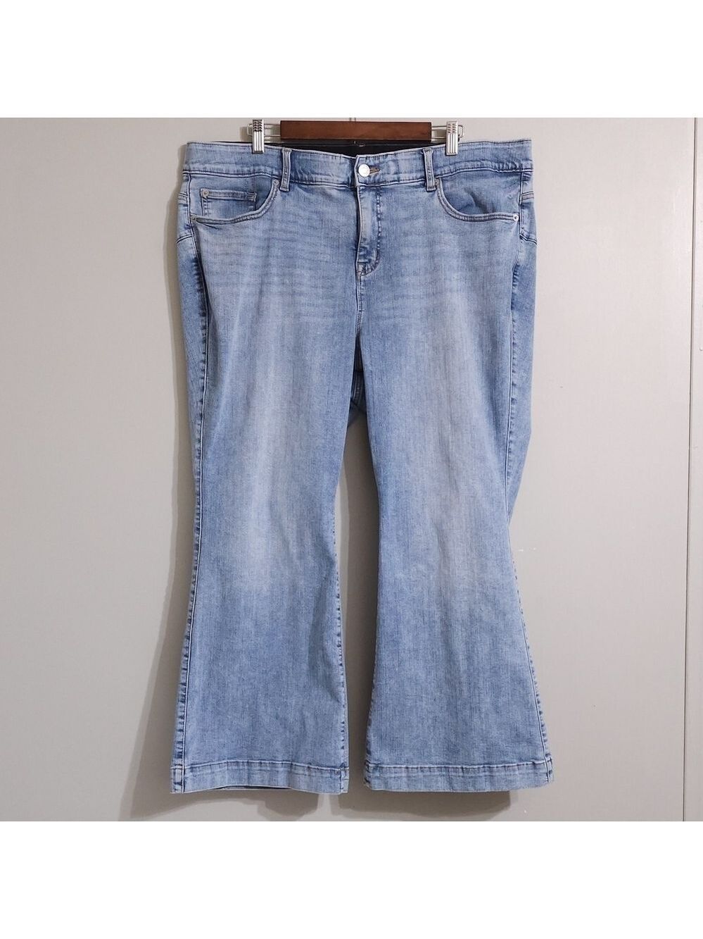 Torrid Bombshell High-Rise Flare Jean in Valencia Size 24 SHORT - Picture 5 of 6